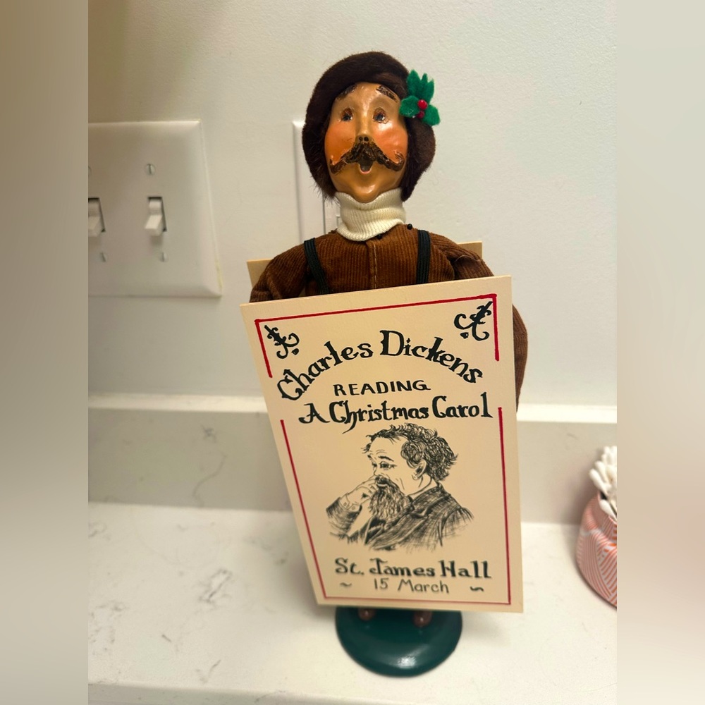 Byers Choice Caroler - Charles Dickens